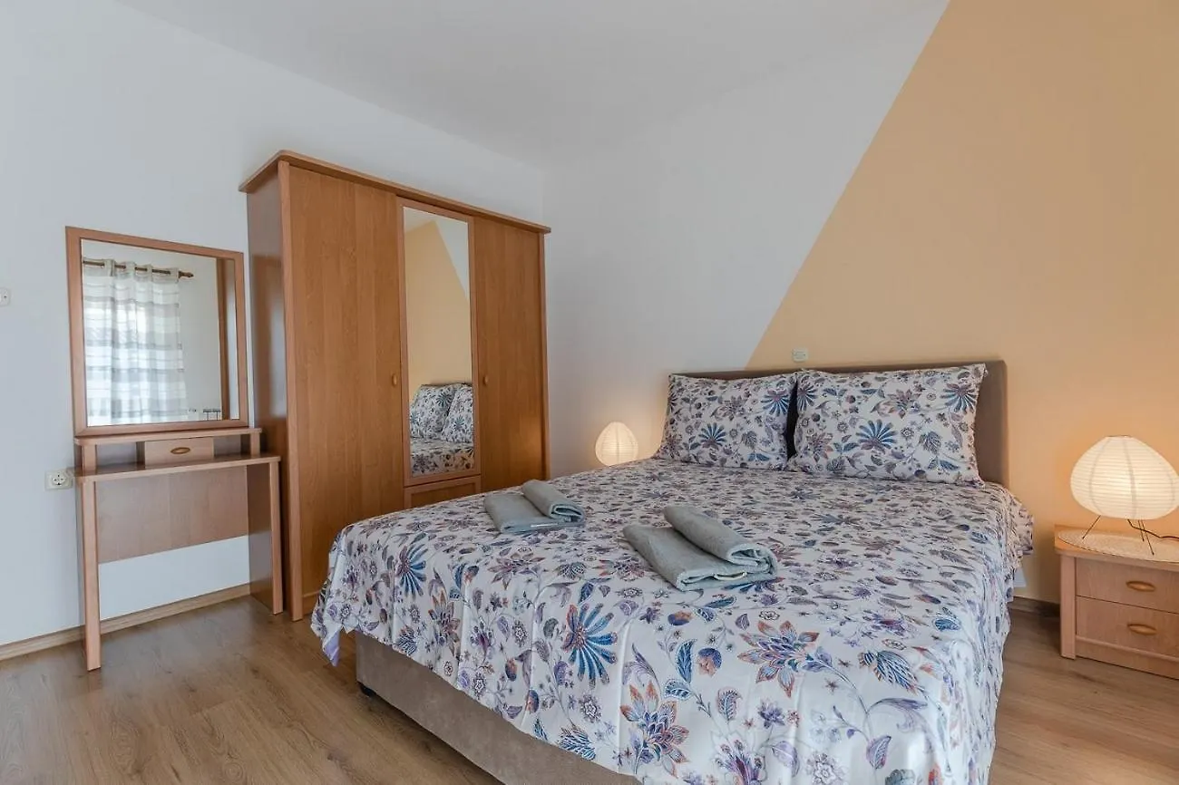 Apartments With A Parking Space Porec - 22124 קרואטיה