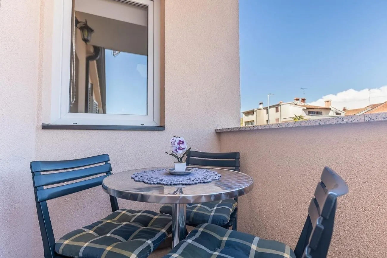Apartments With A Parking Space Porec - 22124 Croatia